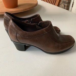 Brown Leather Clarks Shoes 10W Heels booties Fall